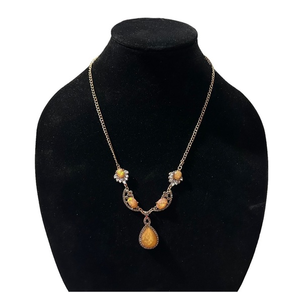 Elegant Gold Tone 5 Glass Pendants Flowers Half Moons Tear Drop Necklace 20” EUC - Picture 1 of 10